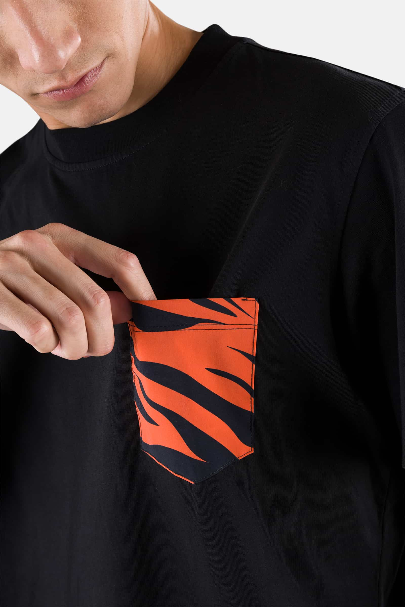 POCKET TEE - BLACK,ORANGE TIGER - Hydrogen - Luxury Sportwear